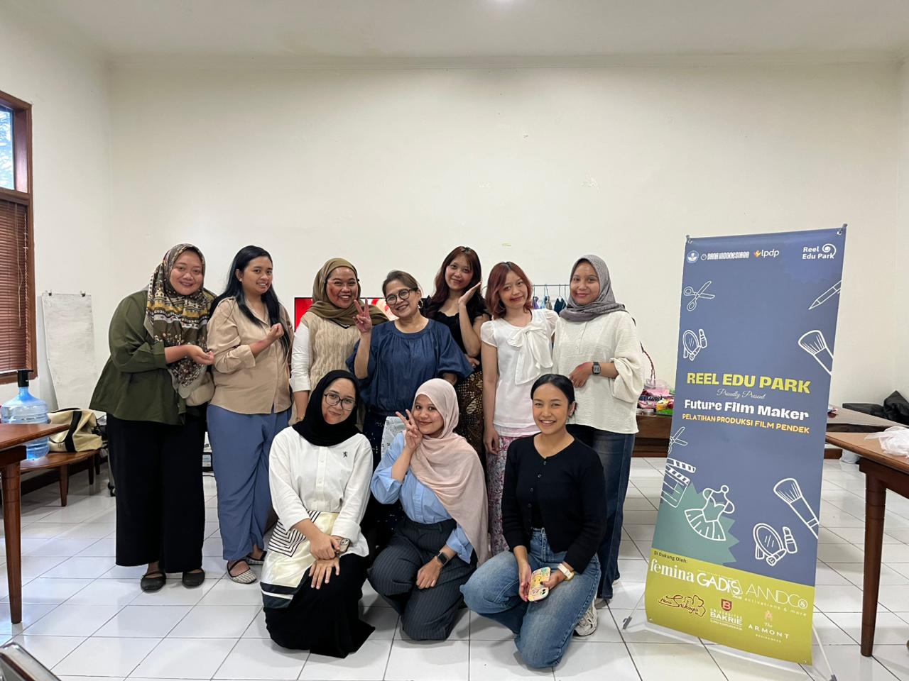 Belajar Teknik Makeup yang Bikin Keriput dan Lebam di Workshop Future Film Maker  untuk Penata Rias Film bersama Fitri Kadarisman